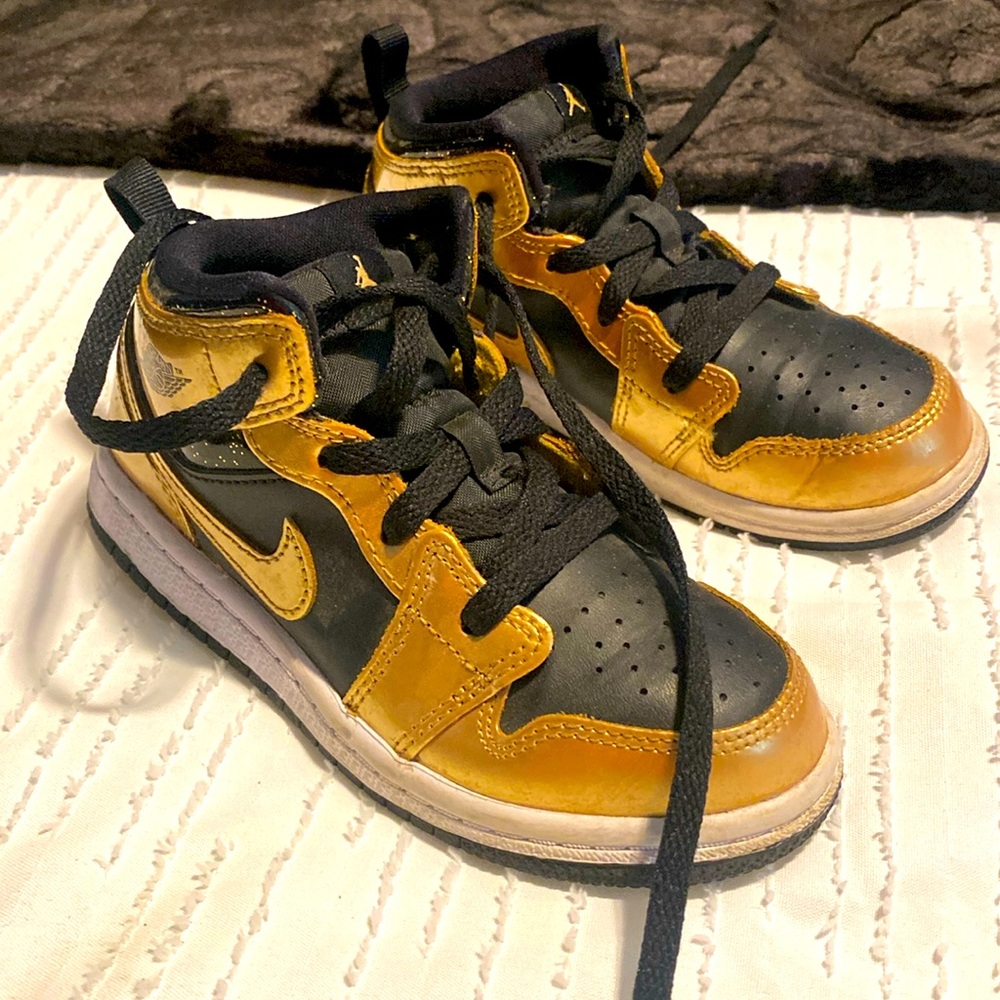 Boys air Jordan gold and black shoes size 9.5